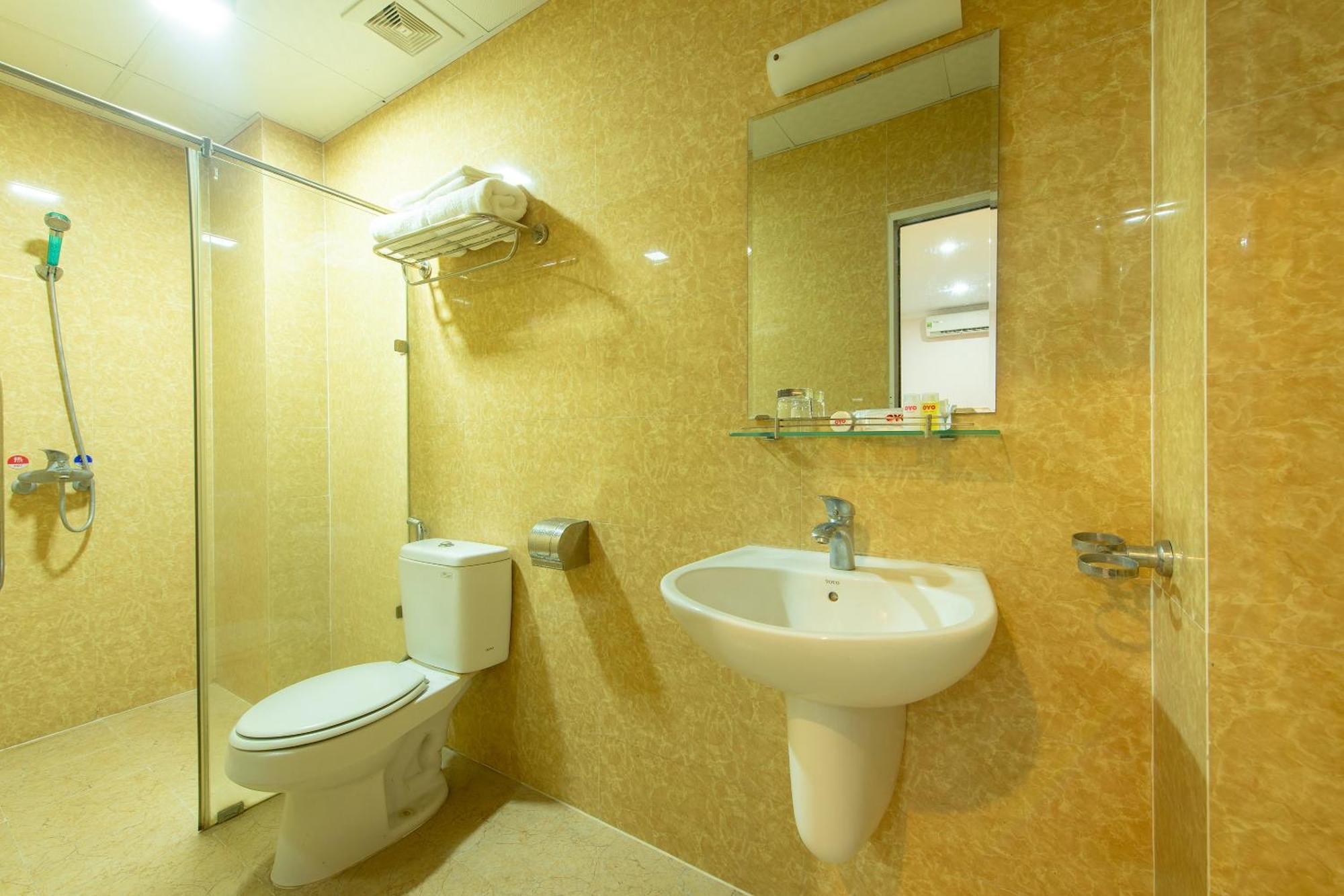Capital O 417 Truong Son Hotel ฮานอย ภายนอก รูปภาพ