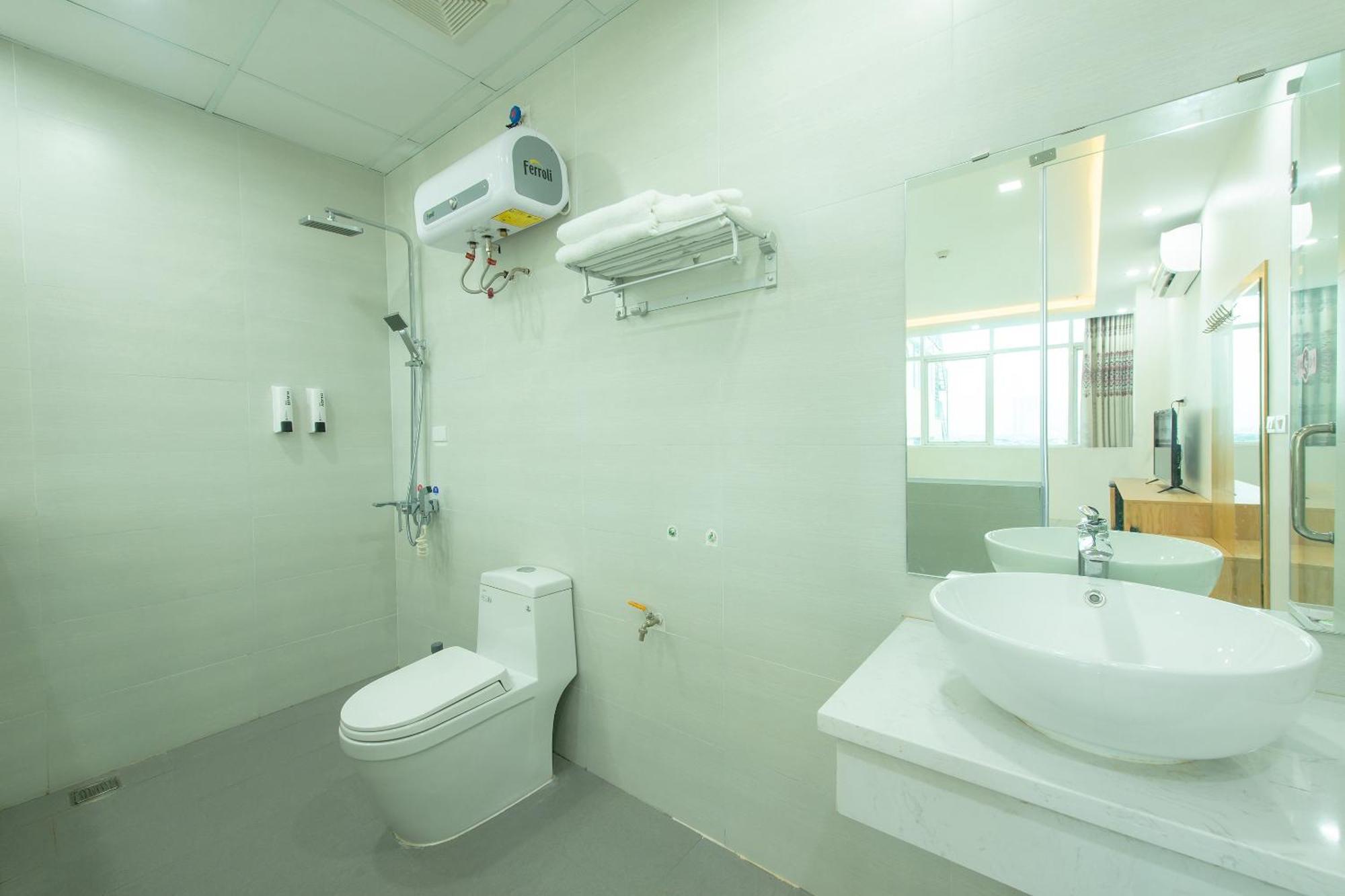 Capital O 417 Truong Son Hotel ฮานอย ภายนอก รูปภาพ