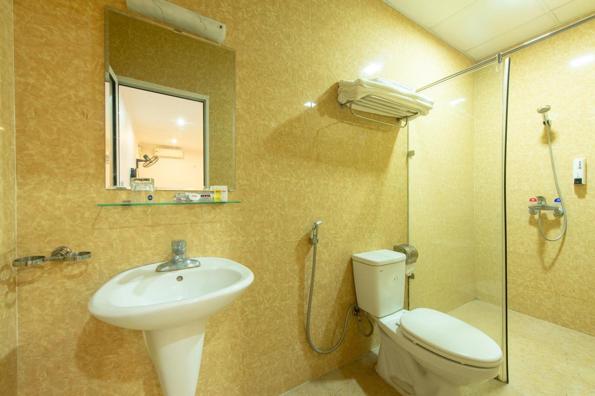 Capital O 417 Truong Son Hotel ฮานอย ภายนอก รูปภาพ